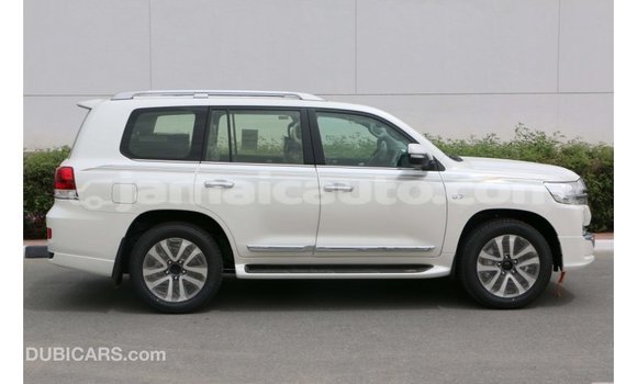 Acheter Import Voiture Toyota Land Cruiser Blanc à Import - Dubai, Clarendon Acheter Import Voiture Toyota Land Cruiser Blanc à Import - Dubai, Clarendon