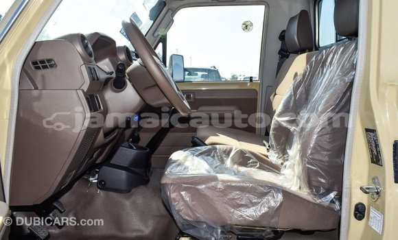 Acheter Import Voiture Toyota Land Cruiser Beige à Import - Dubai, Clarendon Acheter Import Voiture Toyota Land Cruiser Beige à Import - Dubai, Clarendon