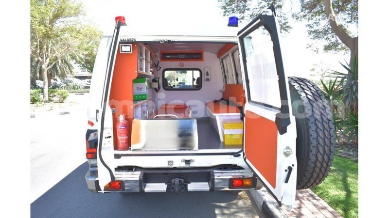 Big with watermark toyota land cruiser clarendon import dubai 2952