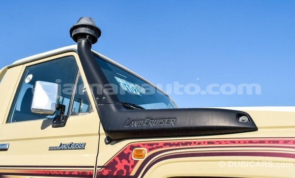 Acheter Import Voiture Toyota Land Cruiser Beige à Import - Dubai, Clarendon Acheter Import Voiture Toyota Land Cruiser Beige à Import - Dubai, Clarendon