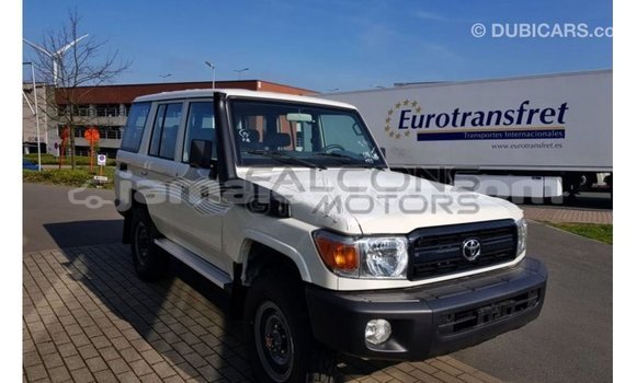 Acheter Import Voiture Toyota Land Cruiser Blanc à Import - Dubai, Clarendon Acheter Import Voiture Toyota Land Cruiser Blanc à Import - Dubai, Clarendon