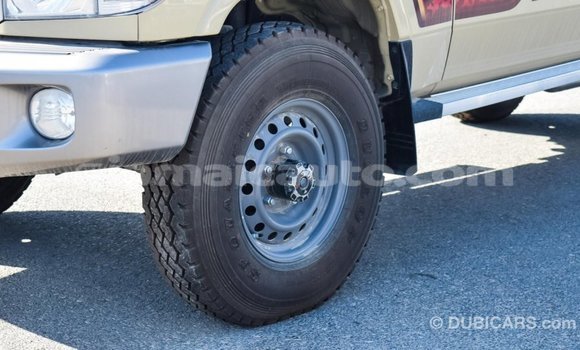 Acheter Import Voiture Toyota Land Cruiser Beige à Import - Dubai, Clarendon Acheter Import Voiture Toyota Land Cruiser Beige à Import - Dubai, Clarendon