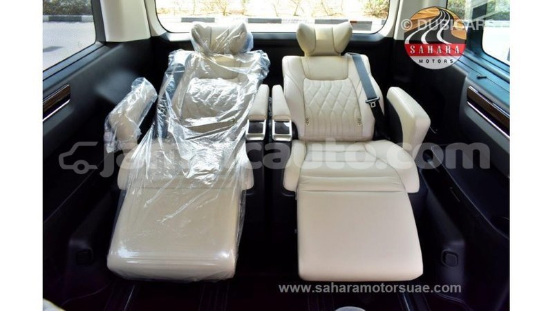 Big with watermark toyota granvia clarendon import dubai 2962