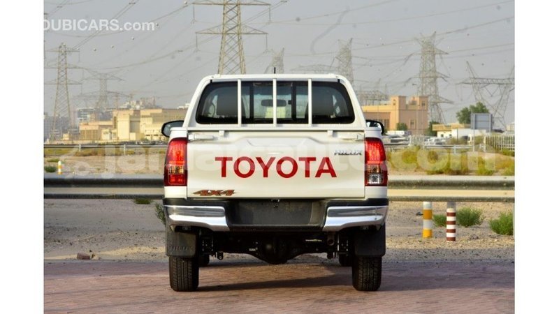 Big with watermark toyota hilux clarendon import dubai 2965