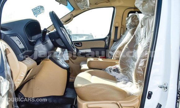 Acheter Import Voiture Hyundai Accent Blanc à Import - Dubai, Clarendon Acheter Import Voiture Hyundai Accent Blanc à Import - Dubai, Clarendon