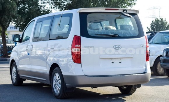 Acheter Import Voiture Hyundai Accent Blanc à Import - Dubai, Clarendon Acheter Import Voiture Hyundai Accent Blanc à Import - Dubai, Clarendon