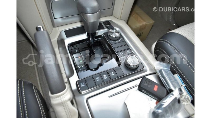 Big with watermark toyota land cruiser clarendon import dubai 2971