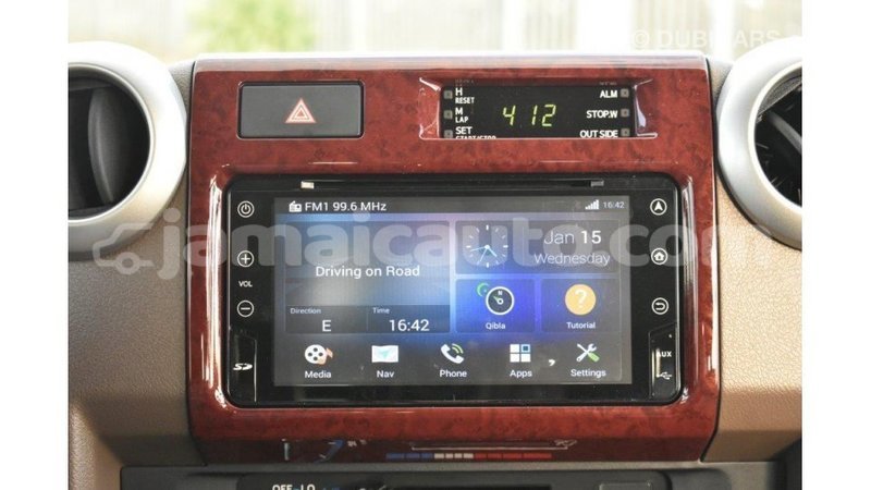 Big with watermark toyota land cruiser clarendon import dubai 2978