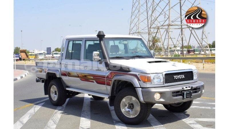 Big with watermark toyota land cruiser clarendon import dubai 2979