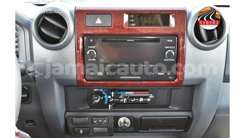 Big with watermark toyota land cruiser clarendon import dubai 2979