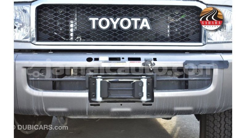 Big with watermark toyota land cruiser clarendon import dubai 2979