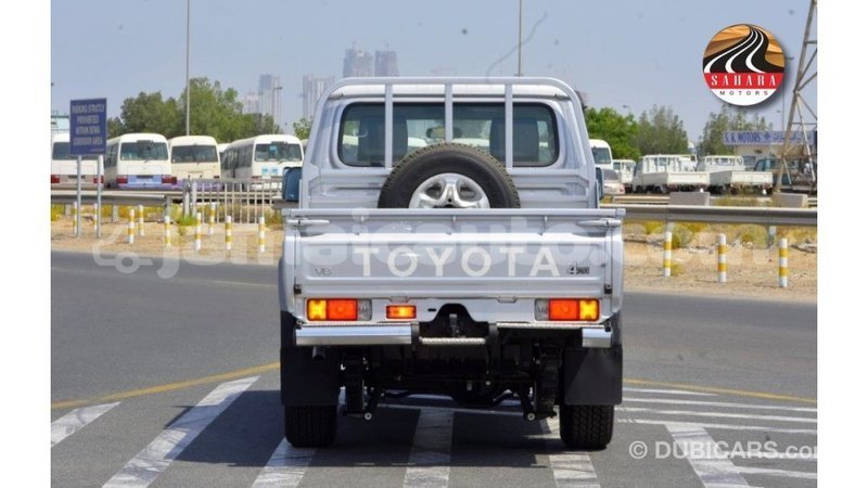 Big with watermark toyota land cruiser clarendon import dubai 2979