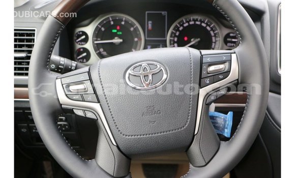 Acheter Import Voiture Toyota Land Cruiser Blanc à Import - Dubai, Clarendon Acheter Import Voiture Toyota Land Cruiser Blanc à Import - Dubai, Clarendon