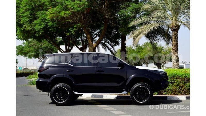 Big with watermark toyota fortuner clarendon import dubai 3004