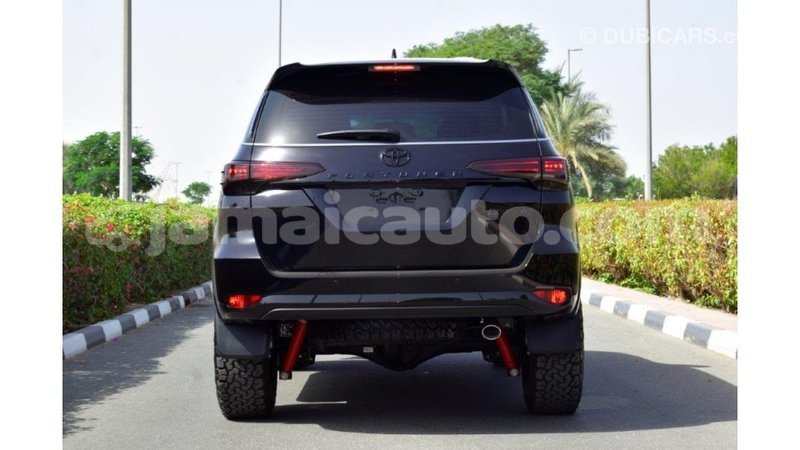 Big with watermark toyota fortuner clarendon import dubai 3004