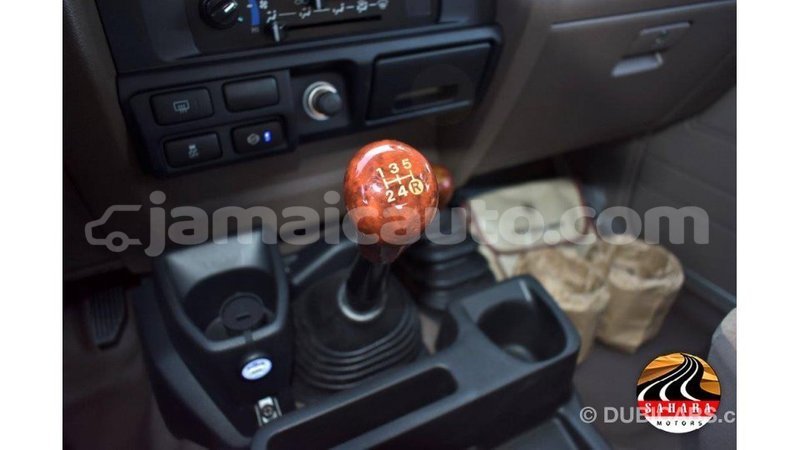 Big with watermark toyota land cruiser clarendon import dubai 3005
