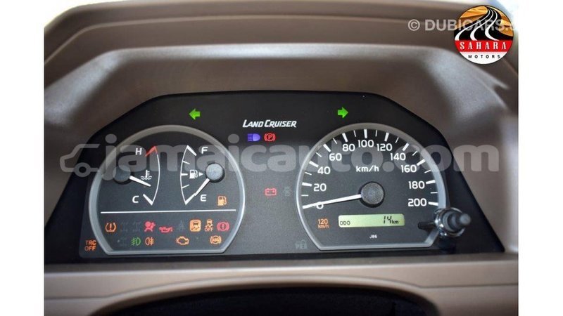 Big with watermark toyota land cruiser clarendon import dubai 3005