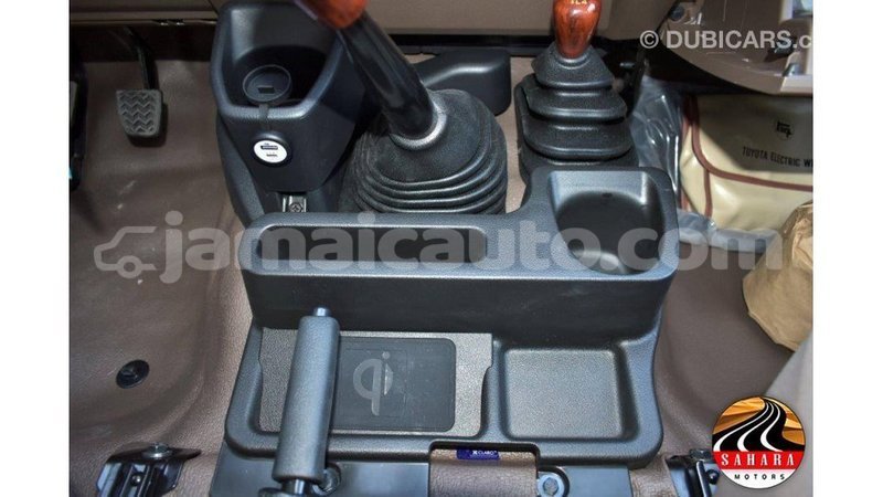 Big with watermark toyota land cruiser clarendon import dubai 3005