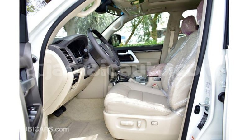 Big with watermark toyota land cruiser clarendon import dubai 3018