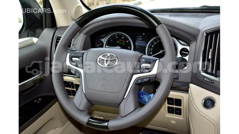 Big with watermark toyota land cruiser clarendon import dubai 3018