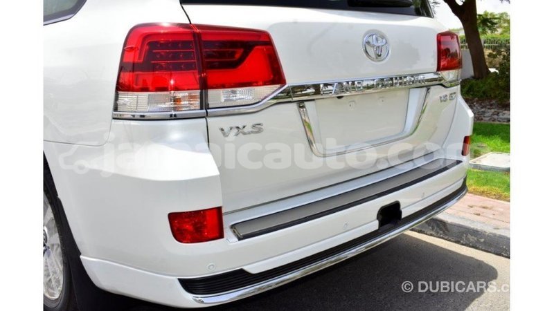Big with watermark toyota land cruiser clarendon import dubai 3018