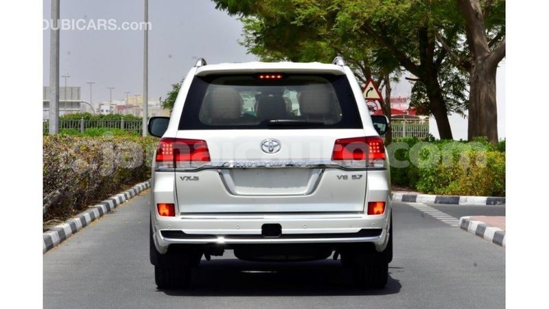 Big with watermark toyota land cruiser clarendon import dubai 3018