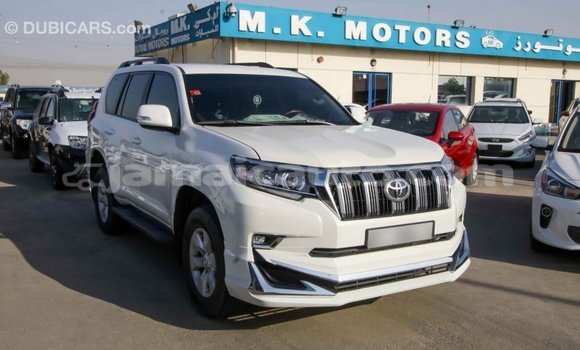 Acheter Import Voiture Toyota Prado Blanc à Import - Dubai, Clarendon Acheter Import Voiture Toyota Prado Blanc à Import - Dubai, Clarendon
