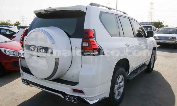 Acheter Import Voiture Toyota Prado Blanc à Import - Dubai, Clarendon Acheter Import Voiture Toyota Prado Blanc à Import - Dubai, Clarendon