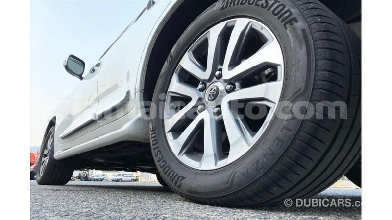 Big with watermark toyota land cruiser clarendon import dubai 3028