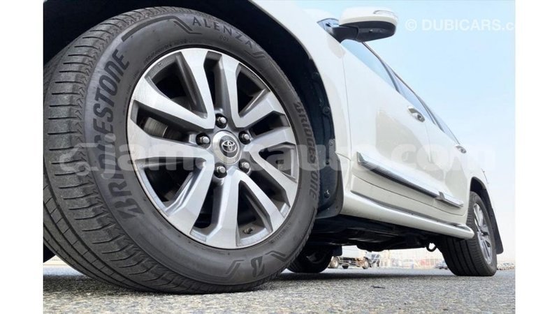 Big with watermark toyota land cruiser clarendon import dubai 3028