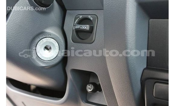 Acheter Import Voiture Toyota Land Cruiser Blanc à Import - Dubai, Clarendon Acheter Import Voiture Toyota Land Cruiser Blanc à Import - Dubai, Clarendon