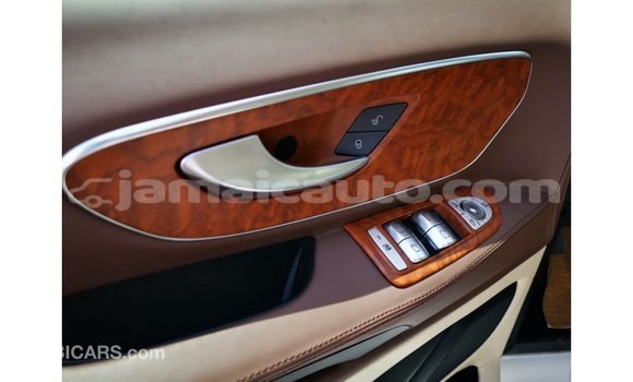 Acheter Import Voiture Mercedes-Benz Vito Blanc à Import - Dubai, Clarendon Acheter Import Voiture Mercedes-Benz Vito Blanc à Import - Dubai, Clarendon