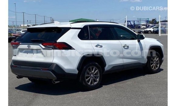 Buy Import Toyota 4Runner White Car in Import - Dubai in Clarendon Buy Import Toyota 4Runner White Car in Import - Dubai in Clarendon