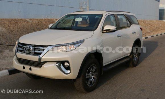 Acheter Import Voiture Toyota Fortuner Noir à Import - Dubai, Clarendon Acheter Import Voiture Toyota Fortuner Noir à Import - Dubai, Clarendon