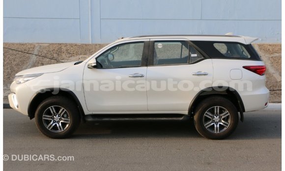 Acheter Import Voiture Toyota Fortuner Noir à Import - Dubai, Clarendon Acheter Import Voiture Toyota Fortuner Noir à Import - Dubai, Clarendon