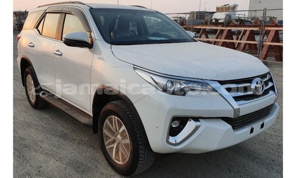 Buy Import Toyota Fortuner White Car in Import - Dubai in Clarendon Buy Import Toyota Fortuner White Car in Import - Dubai in Clarendon