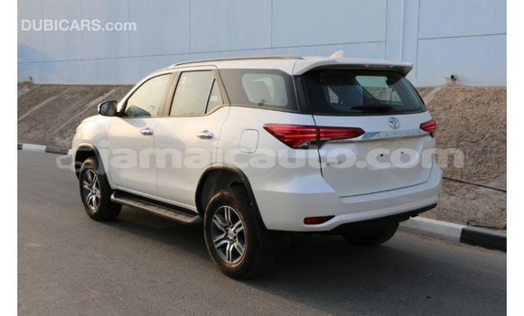 Acheter Import Voiture Toyota Fortuner Noir à Import - Dubai, Clarendon Acheter Import Voiture Toyota Fortuner Noir à Import - Dubai, Clarendon