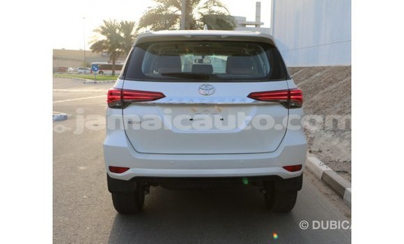 Acheter Import Voiture Toyota Fortuner Noir à Import - Dubai, Clarendon Acheter Import Voiture Toyota Fortuner Noir à Import - Dubai, Clarendon