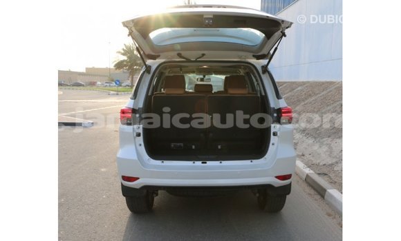 Acheter Import Voiture Toyota Fortuner Noir à Import - Dubai, Clarendon Acheter Import Voiture Toyota Fortuner Noir à Import - Dubai, Clarendon