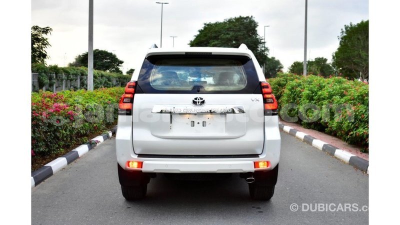 Big with watermark toyota prado clarendon import dubai 3067