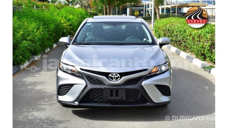 Big with watermark toyota camry clarendon import dubai 3068