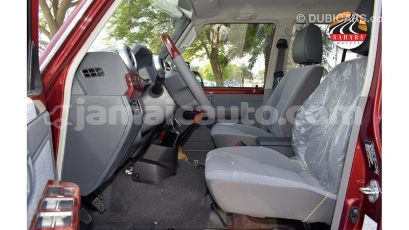 Big with watermark toyota land cruiser clarendon import dubai 3069