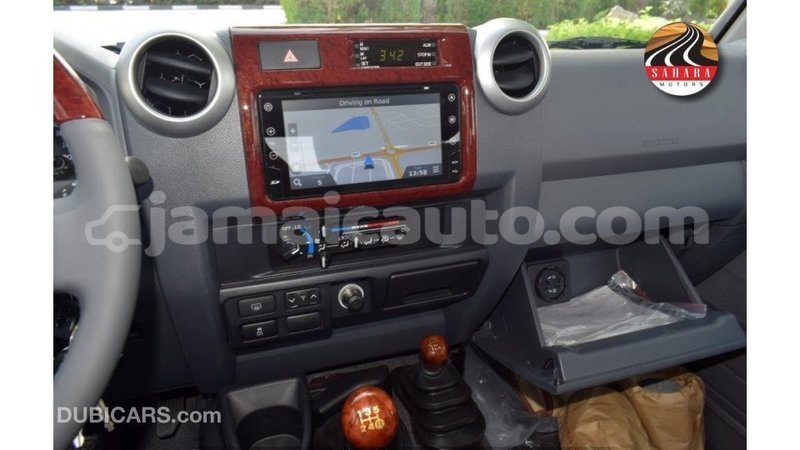 Big with watermark toyota land cruiser clarendon import dubai 3069