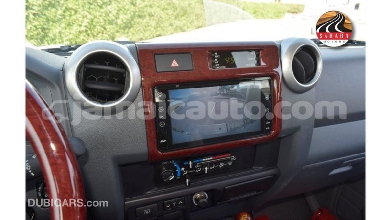 Big with watermark toyota land cruiser clarendon import dubai 3069