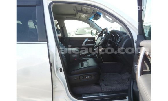 Buy Import Toyota Land Cruiser White Car in Import - Dubai in Clarendon Buy Import Toyota Land Cruiser White Car in Import - Dubai in Clarendon