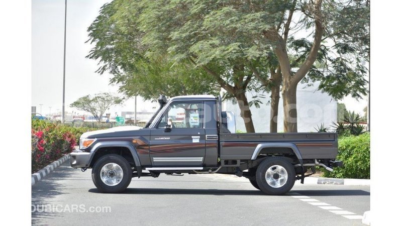 Big with watermark toyota land cruiser clarendon import dubai 3078