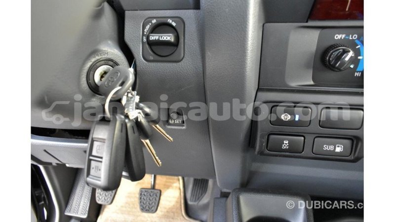 Big with watermark toyota land cruiser clarendon import dubai 3078