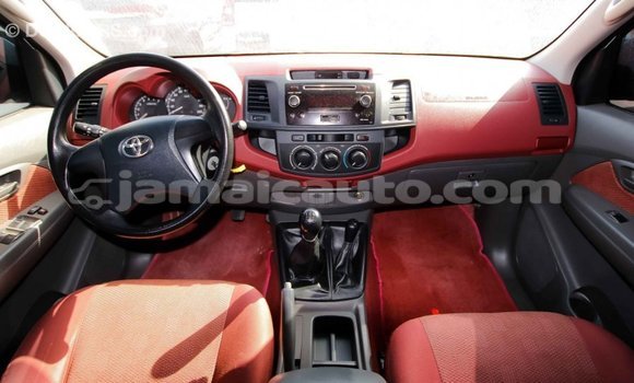 Acheter Import Voiture Toyota Hilux Rouge à Import - Dubai, Clarendon Acheter Import Voiture Toyota Hilux Rouge à Import - Dubai, Clarendon