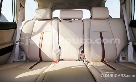 Acheter Import Voiture Toyota Prado Blanc à Import - Dubai, Clarendon Acheter Import Voiture Toyota Prado Blanc à Import - Dubai, Clarendon