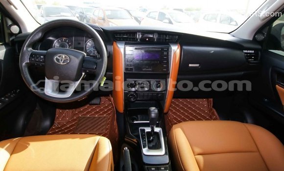 Acheter Import Voiture Toyota Fortuner Autre à Import - Dubai, Clarendon Acheter Import Voiture Toyota Fortuner Autre à Import - Dubai, Clarendon